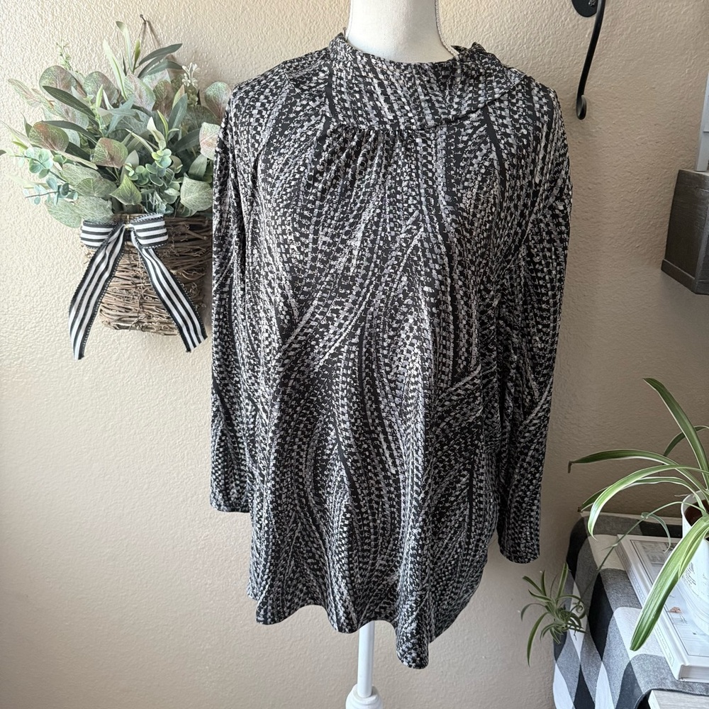 Woman’s Plus Longsleeve Mock Turtleneck Patterned Blouse 3X